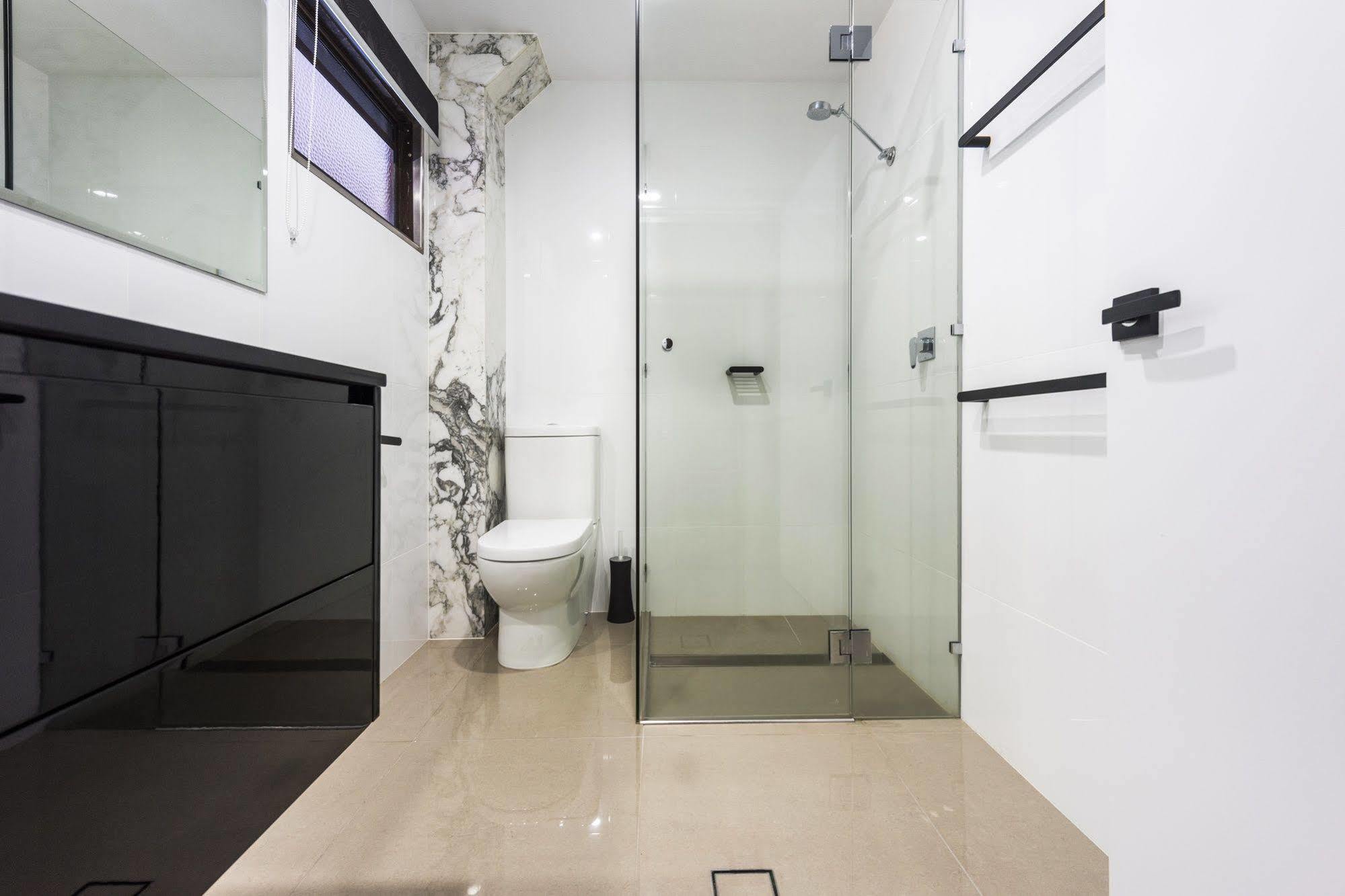 Abbey Motor 4*